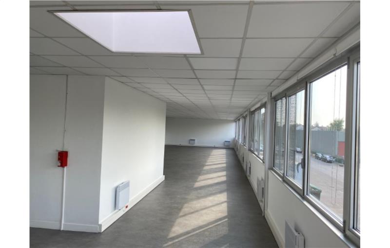 Location d'entrepôt de 2 352 m² à Villepinte - 93420 photo - 1