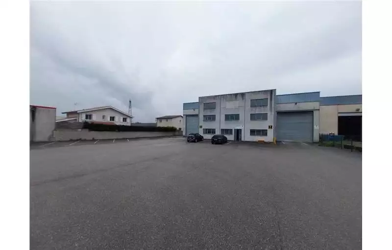 Location d'entrepôt de 2400 m² à Villette-d'Anthon - 38280