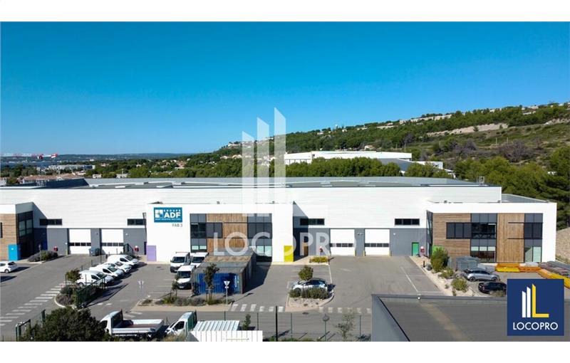 Location d'entrepôt de 2 991 m² à Vitrolles - 13127 photo - 1