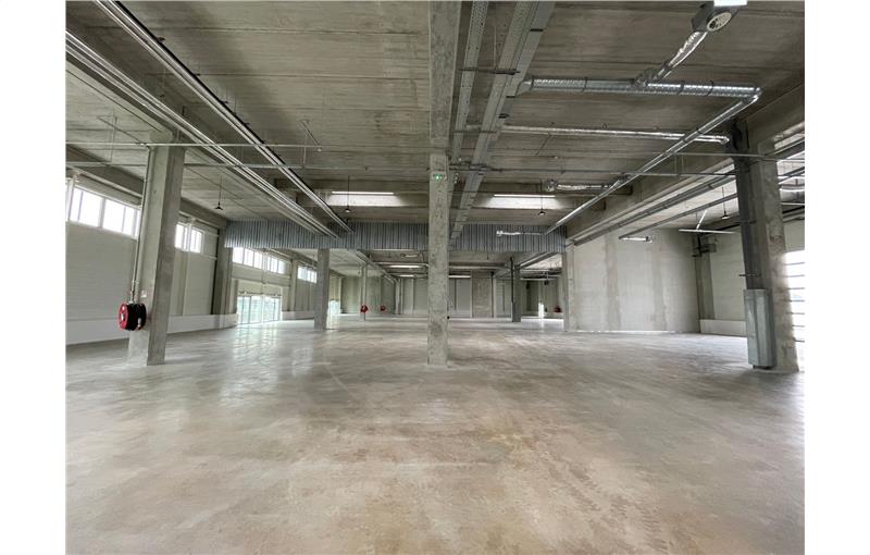 Location d'entrepôt de 2 736 m² à Vitry-sur-Seine - 94400 photo - 1