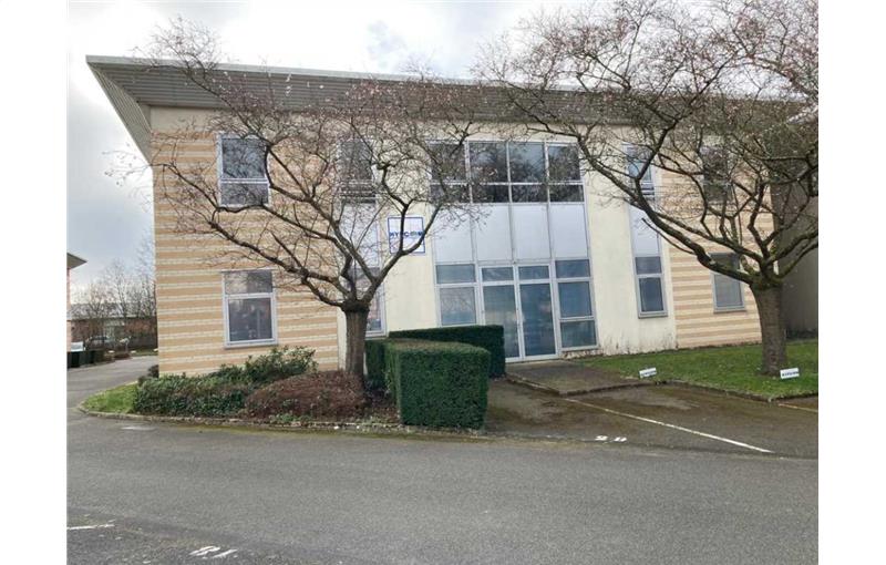 Location d'entrepôt de 663 m² à Voisins-le-Bretonneux - 78960 photo - 1