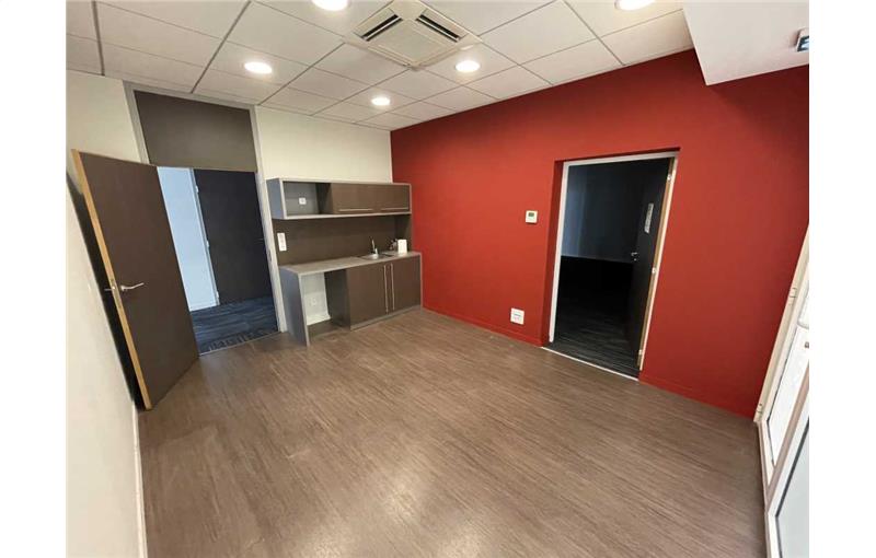 Vente de bureau de 1 500 m² à Béziers - 34500 photo - 1