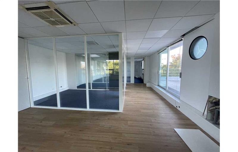 Vente de bureau de 136 m² à Bordeaux - 33000 photo - 1