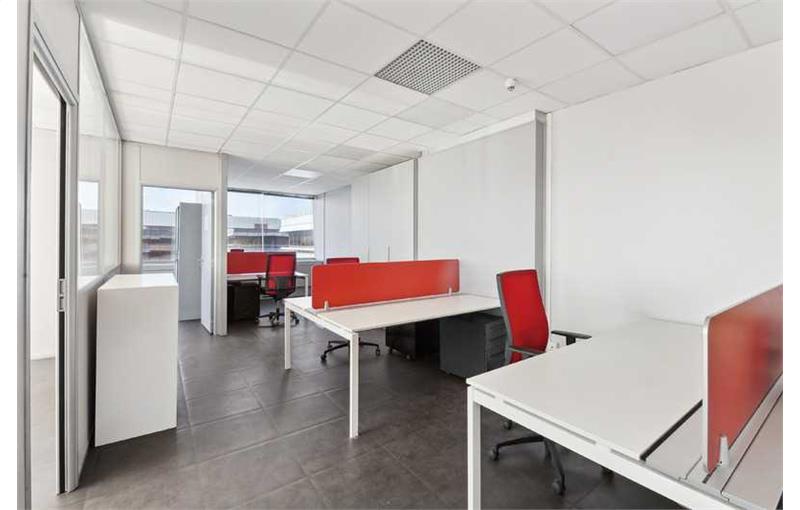 Bureau à acheter de 576 m² à Cergy - 95000 photo - 1