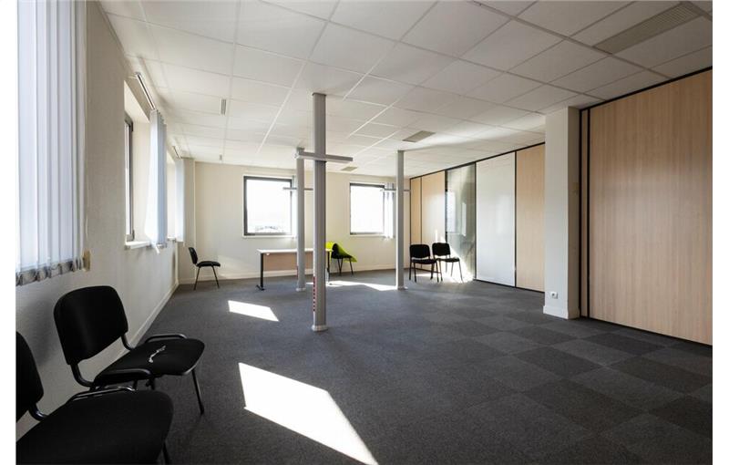 Vente de bureau de 3 170 m² à Clermont-Ferrand - 63000 photo - 1