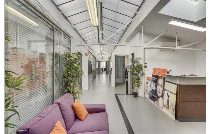 Achat de bureau de 831 m² à Courbevoie - 92400 photo - 1