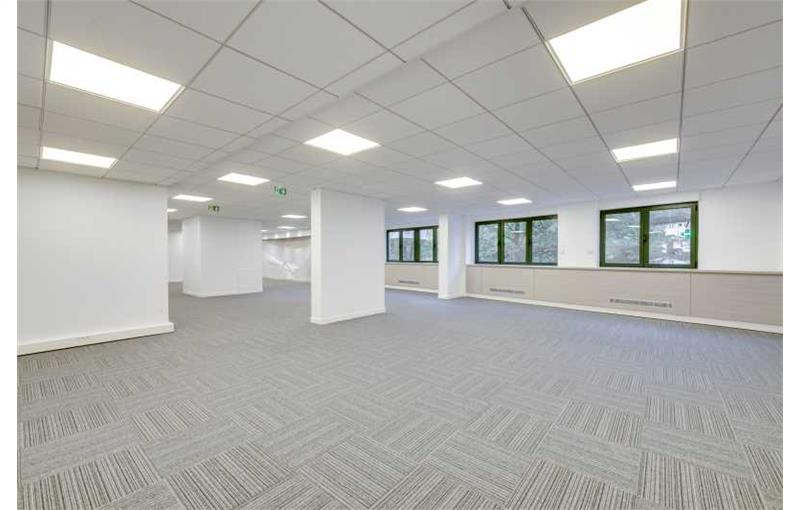 Vente de bureau de 3 303 m² à Courbevoie - 92400 photo - 1