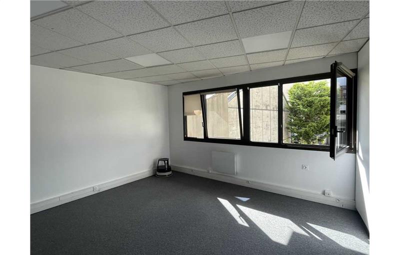 Bureau en vente de 93 m² à Courbevoie - 92400 photo - 1