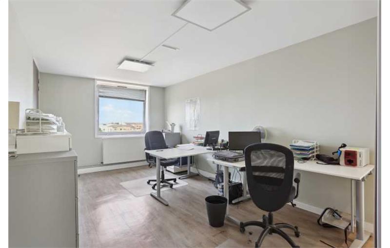 Vente de bureau de 178 m² à Courcouronnes - 91080 photo - 1