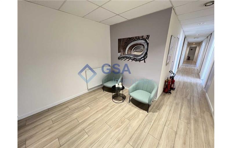 Vente de bureau de 223 m² à Courcouronnes - 91080 photo - 1