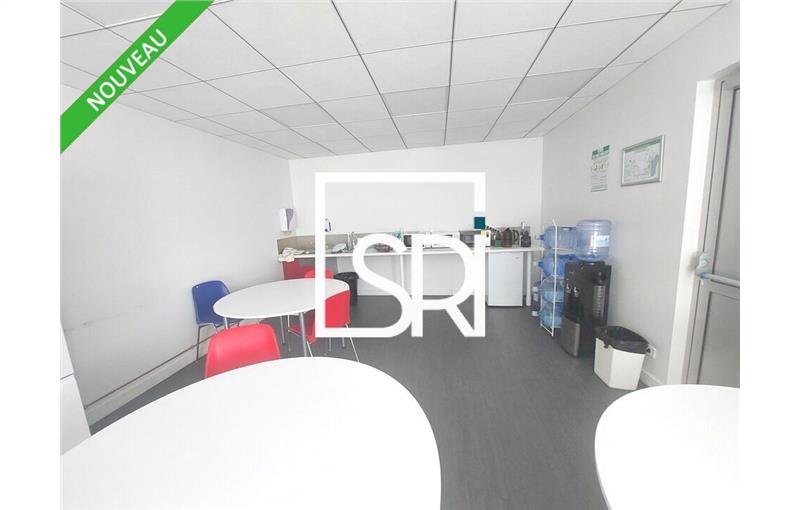 Vente de bureau de 2 860 m² à Cournon-d'Auvergne - 63800 photo - 1