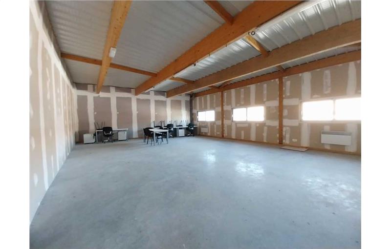 Vente de bureau de 180 m² à Gazeran - 78125 photo - 1