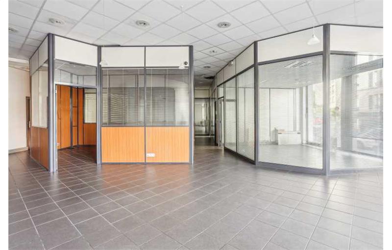 Vente de bureau de 250 m² à Issy-les-Moulineaux - 92130 photo - 1