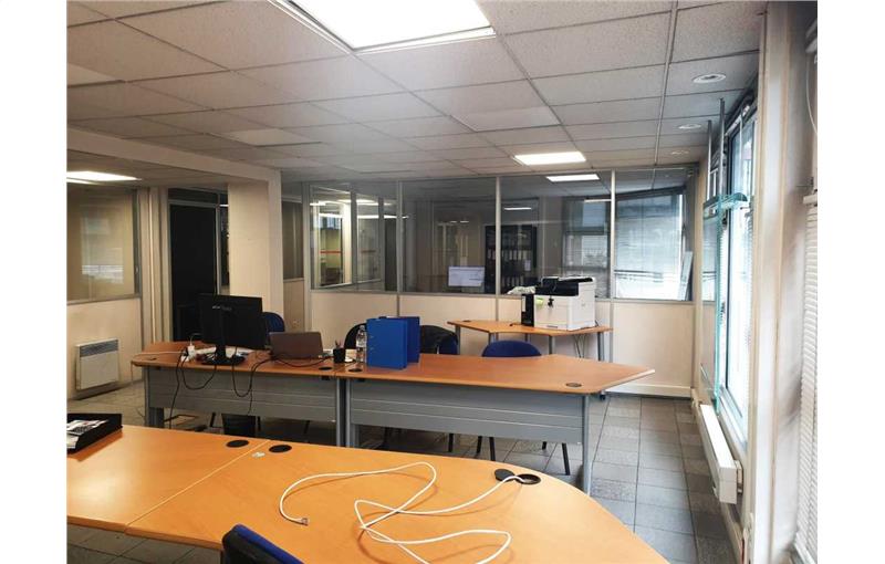 Vente de bureau de 172 m² à Ivry-sur-Seine - 94200 photo - 1