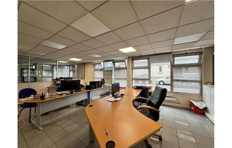 Vente de bureau de 172 m² à Ivry-sur-Seine - 94200 photo - 1