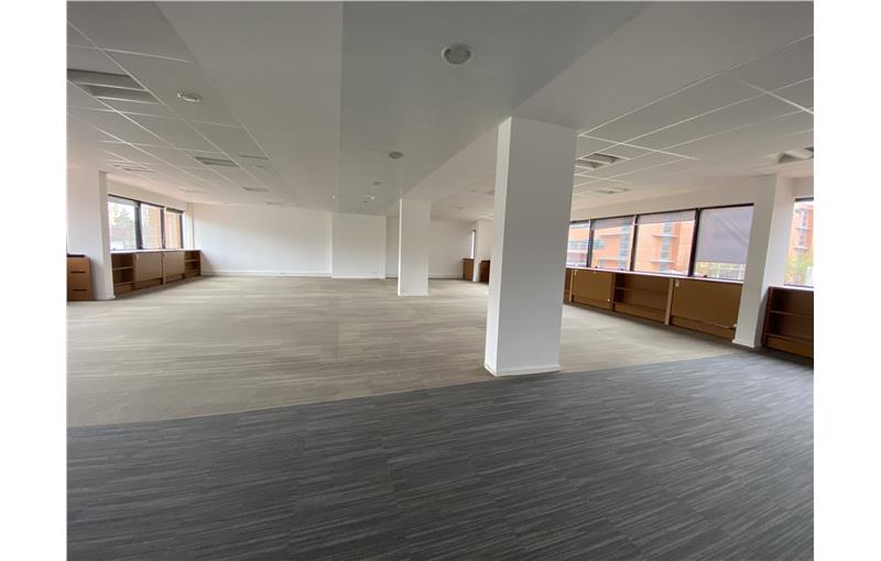 Bureau en vente de 2 542 m² à Ivry-sur-Seine - 94200 photo - 1