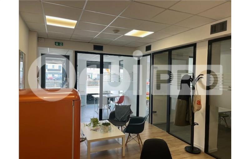 Achat de bureau de 82 m² à La Rochelle - 17000 photo - 1