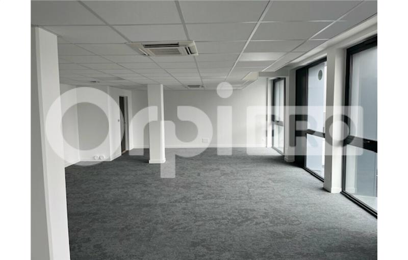 Achat de bureau de 62 m² à La Rochelle - 17000 photo - 1