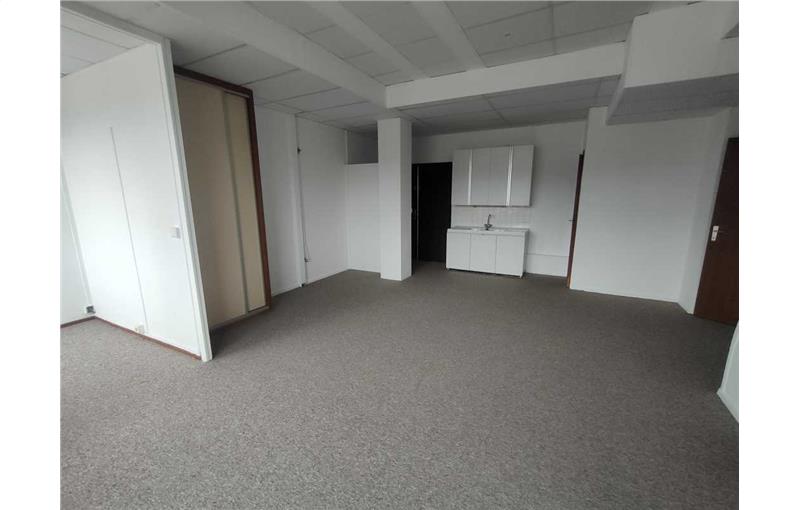 Achat de bureau de 110 m² à Le Chesnay - 78150 photo - 1