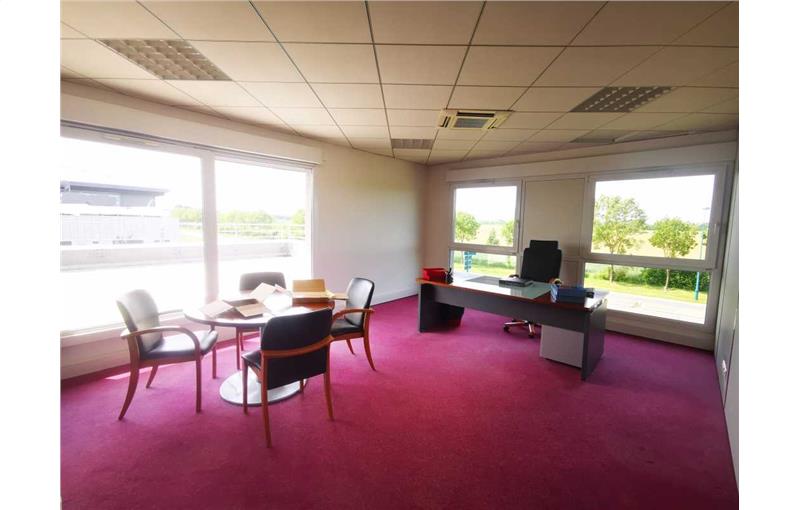 Bureau en vente de 367 m² à Magny-le-Hongre - 77700 photo - 1