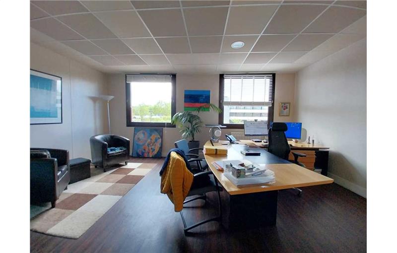 Bureau à vendre de 348 m² à Montigny-le-Bretonneux - 78180 photo - 1