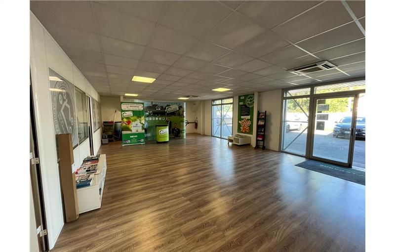 Bureau en vente de 360 m² à Montussan - 33450 photo - 1