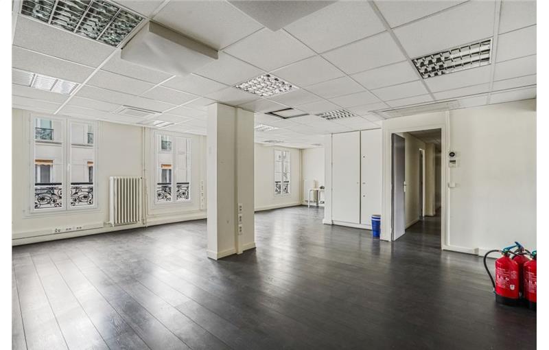 Vente de bureau de 268 m² à Paris 1 - 75001 photo - 1