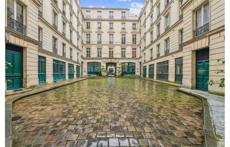 Vente de bureau de 323 m² à Paris 10 - 75010 photo - 1