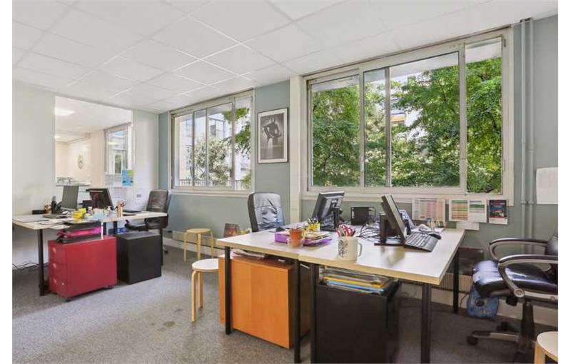 Vente de bureau de 460 m² à Paris 15 - 75015 photo - 1