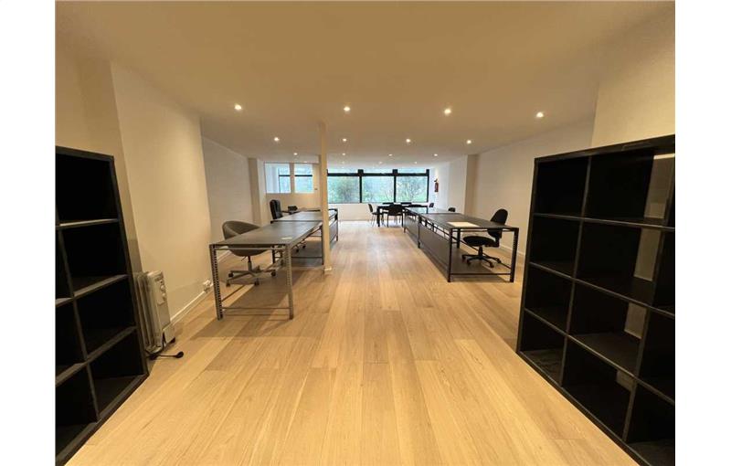 Vente de bureau de 207 m² à Paris 15 - 75015 photo - 1