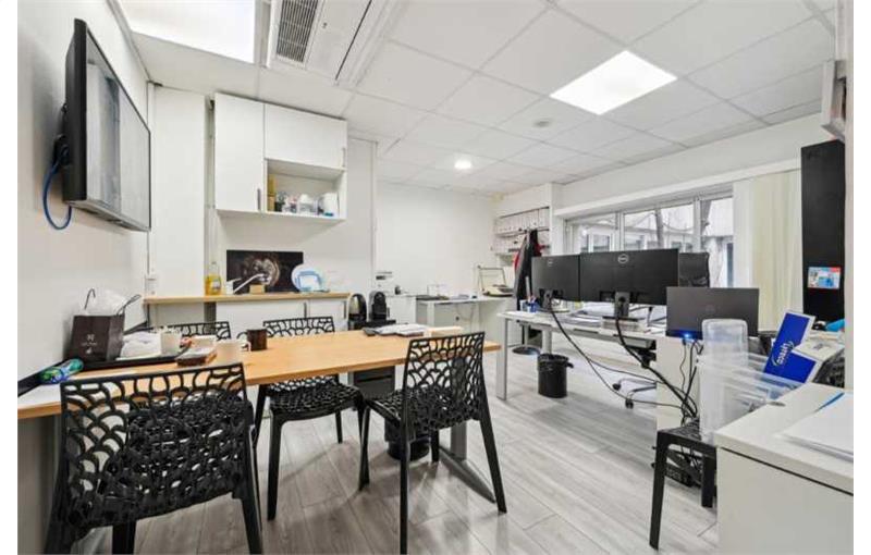 Vente de bureau de 187 m² à Paris 15 - 75015 photo - 1