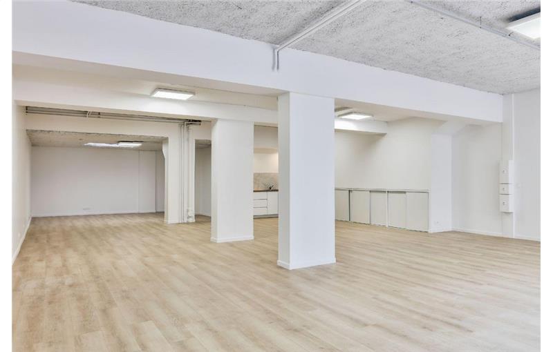 Vente de bureau de 140 m² à Paris 15 - 75015 photo - 1