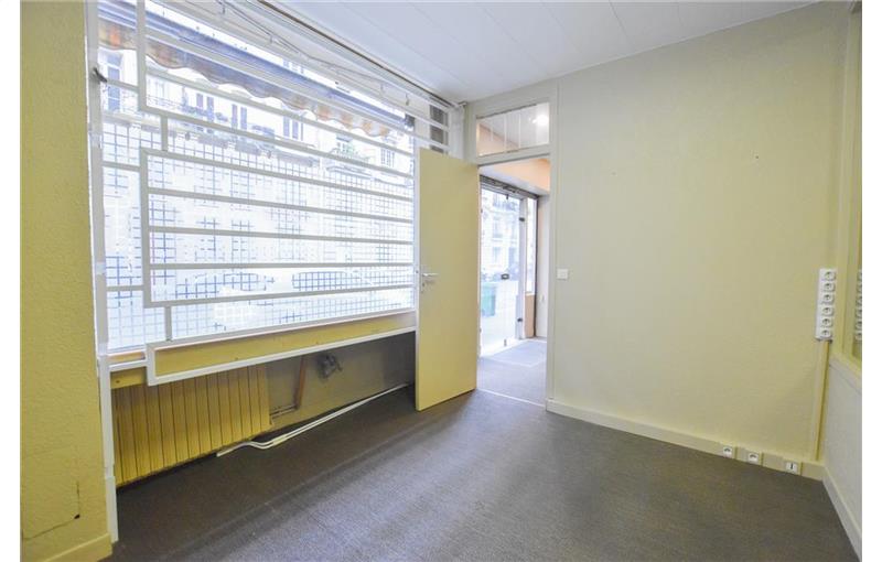 Vente de bureau de 64 m² à Paris 15 - 75015 photo - 1