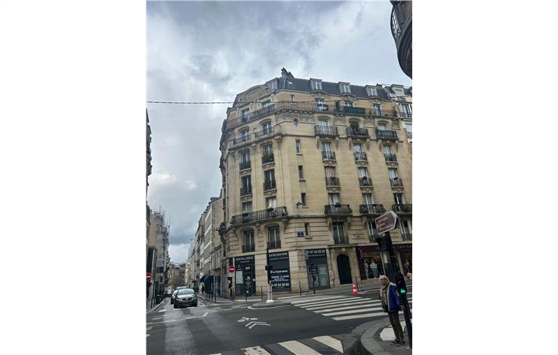 Vente de bureau de 259 m² à Paris 15 - 75015 photo - 1