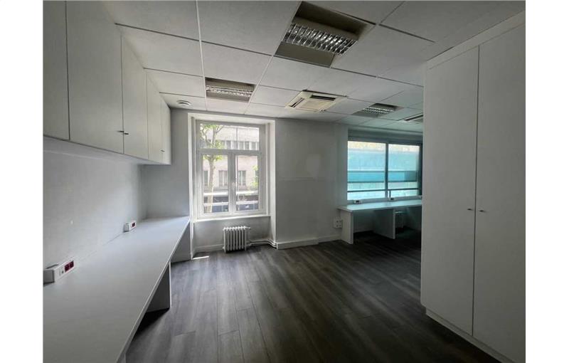 Vente de bureau de 91 m² à Paris 17 - 75017 photo - 1