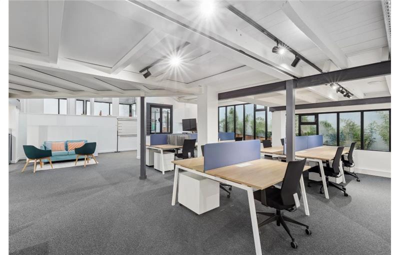 Vente de bureau de 327 m² à Paris 17 - 75017 photo - 1