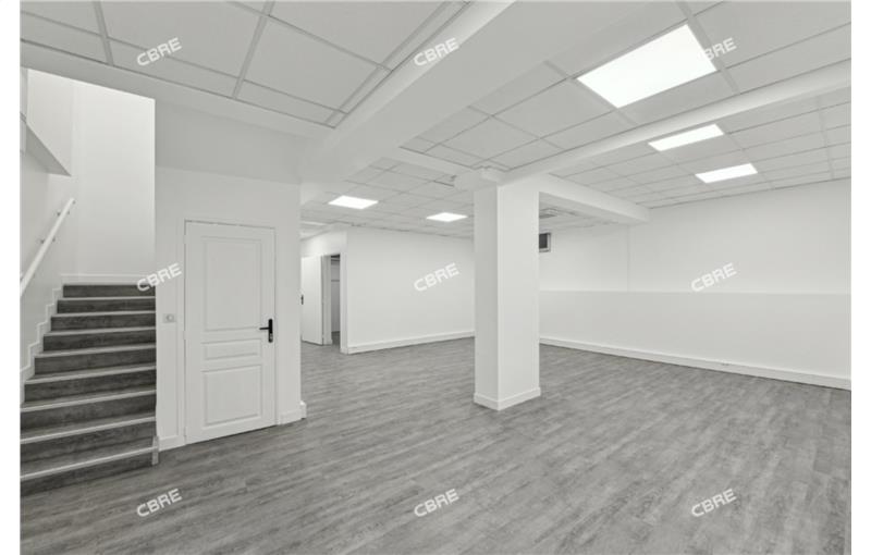 Vente de bureau de 415 m² à Paris 18 - 75018 photo - 1