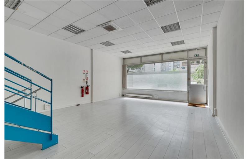 Vente de bureau de 157 m² à Paris 19 - 75019 photo - 1