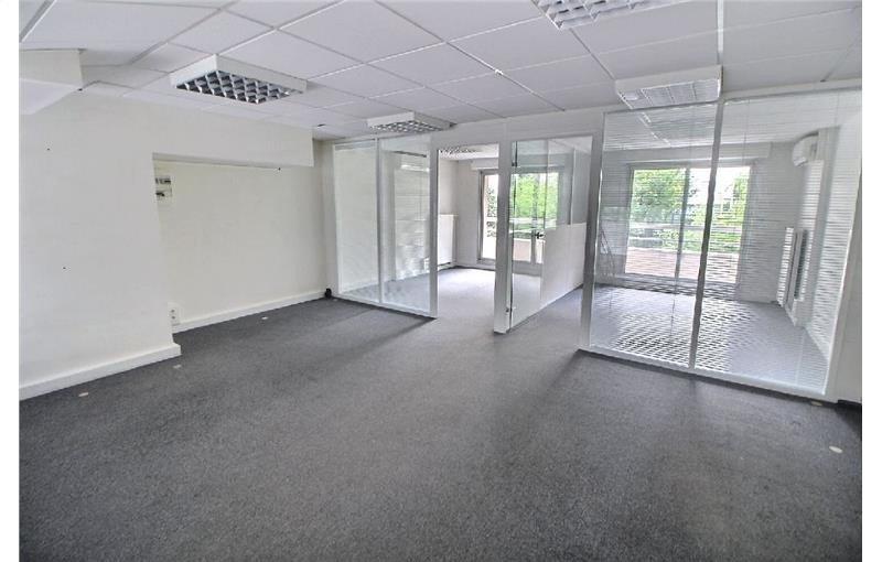 Vente de bureau de 157 m² à Paris 19 - 75019 photo - 1