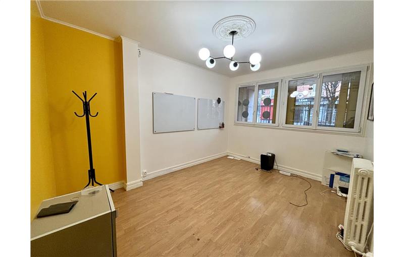 Vente de bureau de 54 m² à Paris 19 - 75019 photo - 1