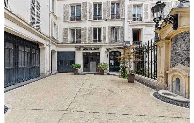 Vente de bureau de 243 m² à Paris 8 - 75008 photo - 1