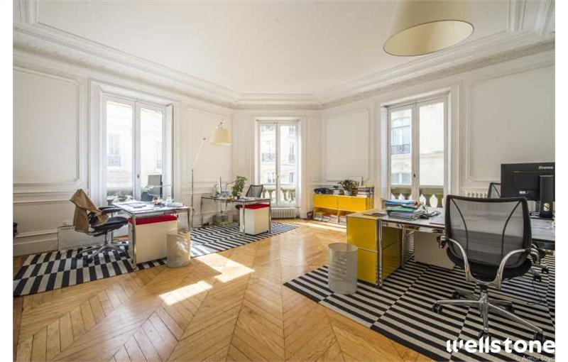 Vente de bureau de 180 m² à Paris 8 - 75008 photo - 1