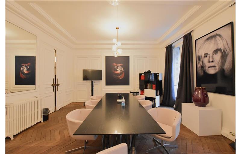 Vente de bureau de 199 m² à Paris 8 - 75008 photo - 1