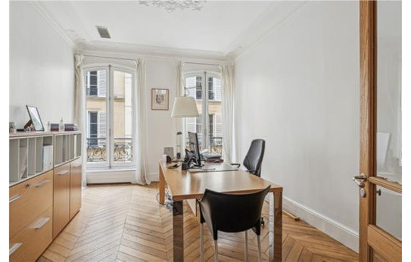 Vente de bureau de 184 m² à Paris 8 - 75008 photo - 1