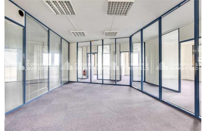 Vente de bureau de 1 096 m² à Saint-Aubin - 91190 photo - 1