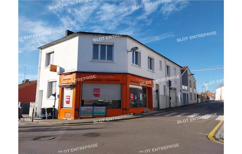 Achat de bureau de 335 m² à Saint-Michel-Chef-Chef - 44730 photo - 1