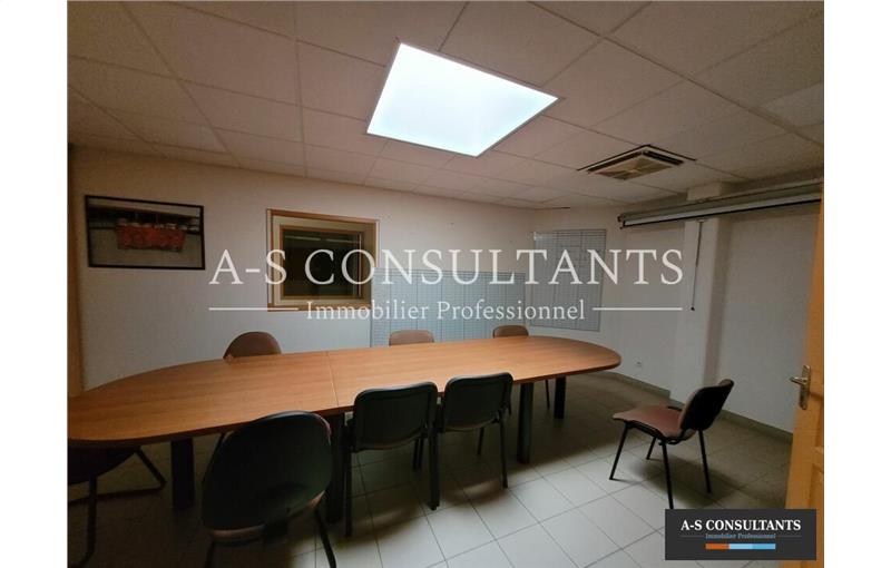 Bureau en vente de 260 m² à Saint-Pierre-de-Boeuf - 42520 photo - 1