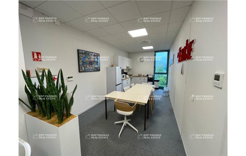 Vente de bureau de 528 m² à Serris - 77700 photo - 1