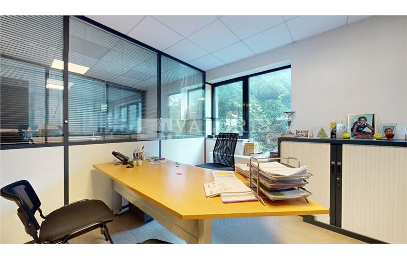 Vente de bureau de 202 m² à Tassin-la-Demi-Lune - 69160 photo - 1