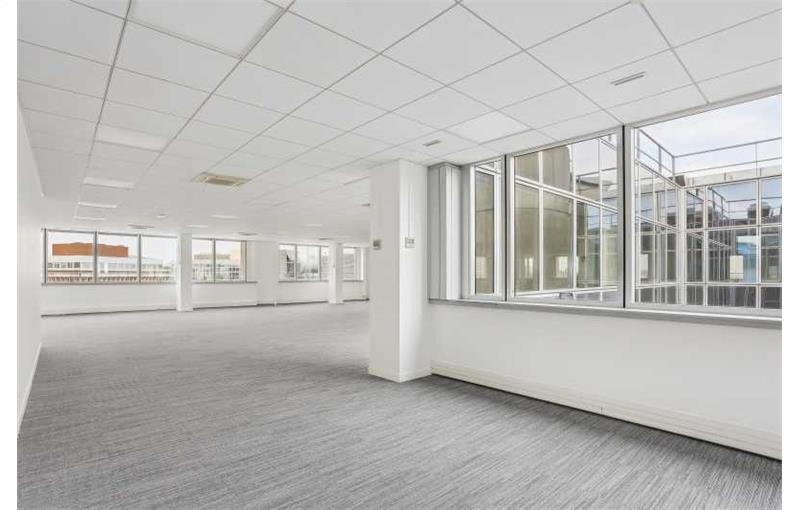 Achat de bureau de 3 275 m² à Vélizy-Villacoublay - 78140 photo - 1